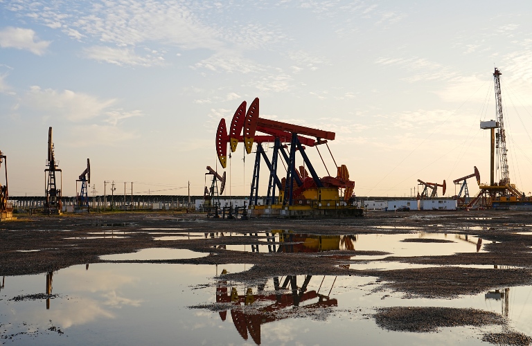 Oil pump in the evening