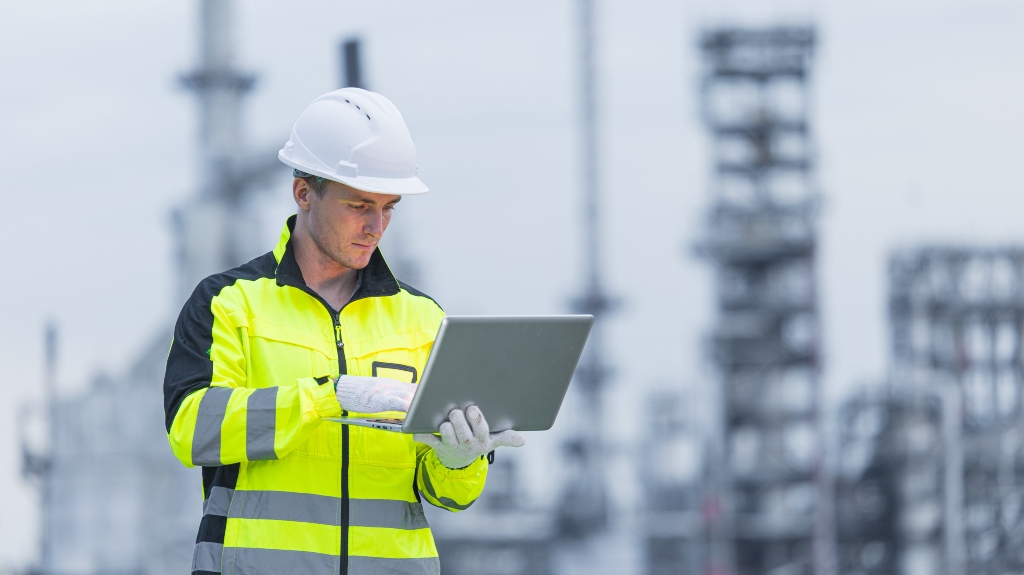 Professional Refinery Engineer working at petroleum plant